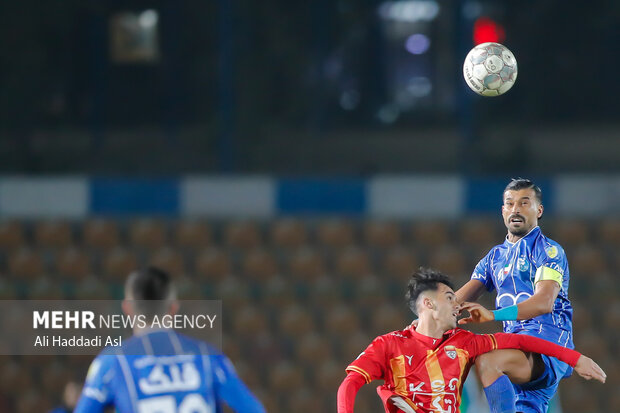 دیدار تیم ‌های فوتبال استقلال و فولاد خوزستان