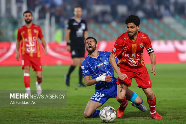 دیدار تیم ‌های فوتبال استقلال و فولاد خوزستان