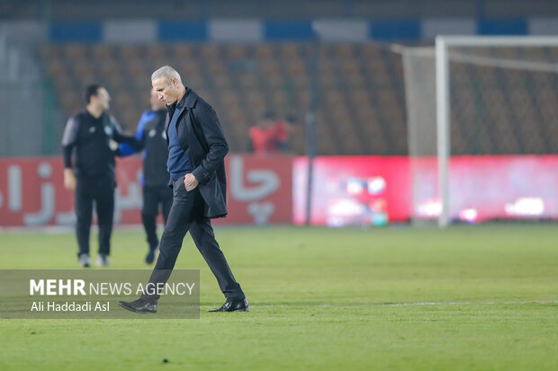 دیدار تیم ‌های فوتبال استقلال و فولاد خوزستان