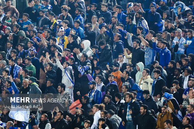 دیدار تیم ‌های فوتبال استقلال و فولاد خوزستان