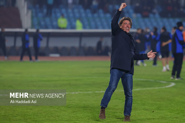 دیدار تیم ‌های فوتبال استقلال و فولاد خوزستان