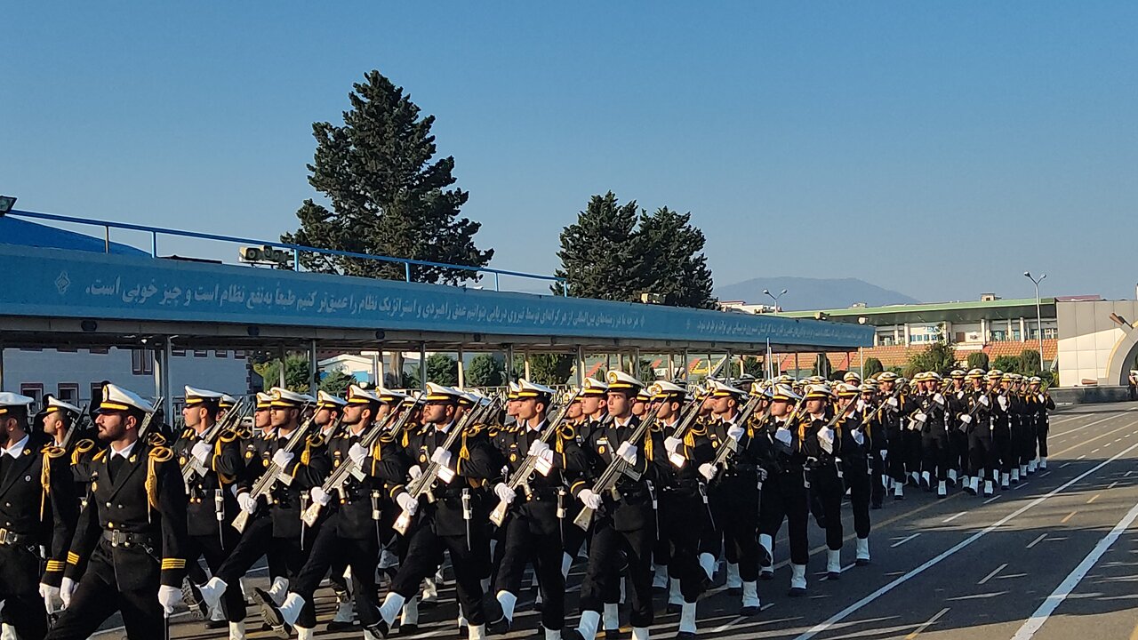 صبحگاه مشترک نیروهای مسلح مازندران به‌مناسبت روز نیروی دریایی