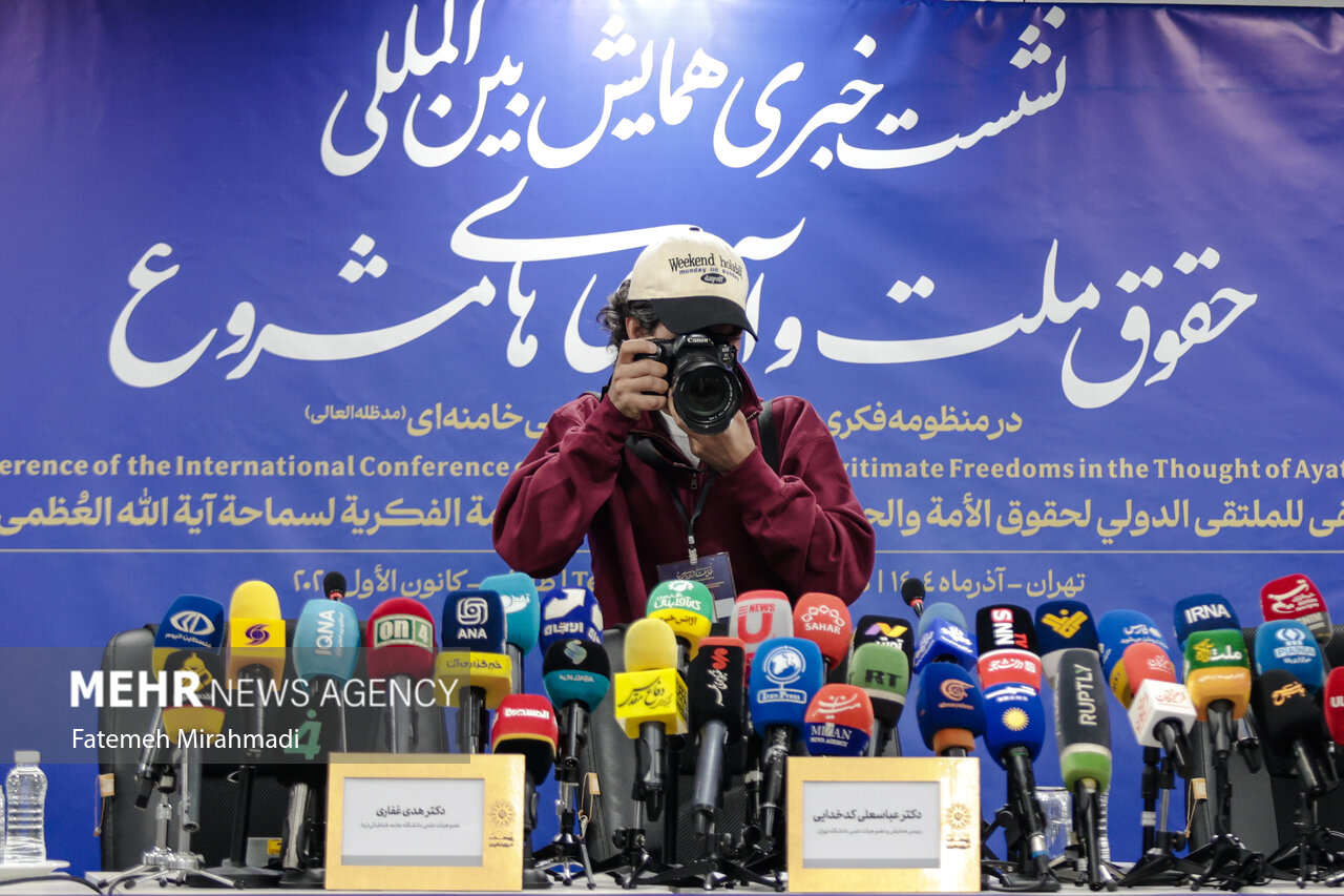 نشست خبری همایش حقوق ملت و آزادیهای مشروع در منظومه فکری مقام معظم رهبری نشست خبری همایش حقوق ملت و آزادیهای مشروع در منظومه فکری مقام معظم رهبری