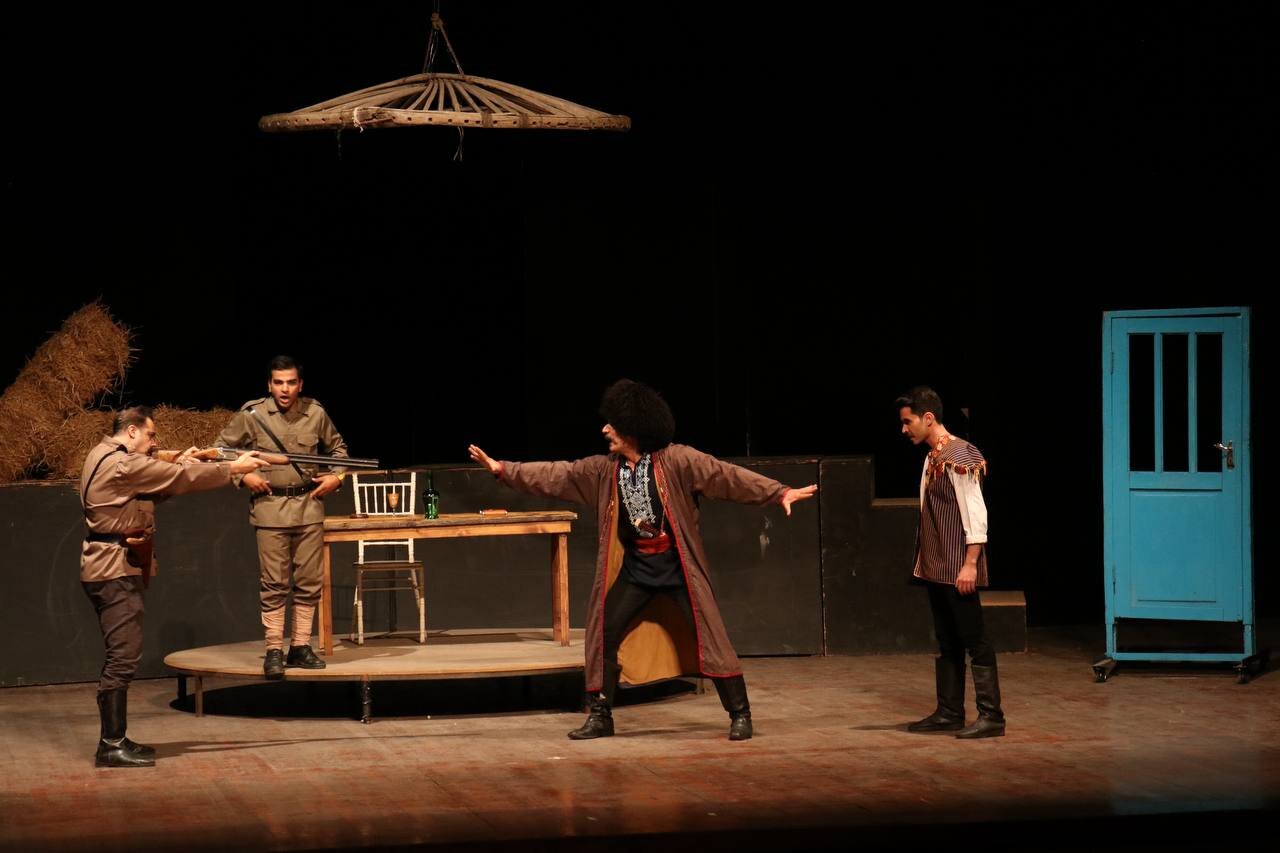 صحنه،ايري،سميه،صحرا،آذري،مرد،نمايش،شهروز،طراح،آذر،محمد