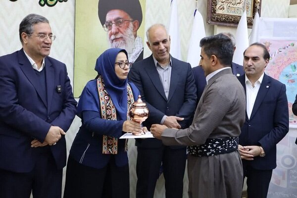 کمانی: سند تحول فرش دستباف در کشور تدوین شد