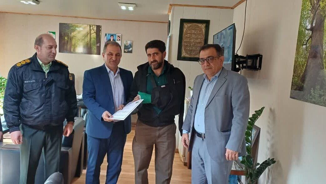 جنگلبان آسیب‌دیده در حادثه آتش‌سوزی الیت تقدیر شد