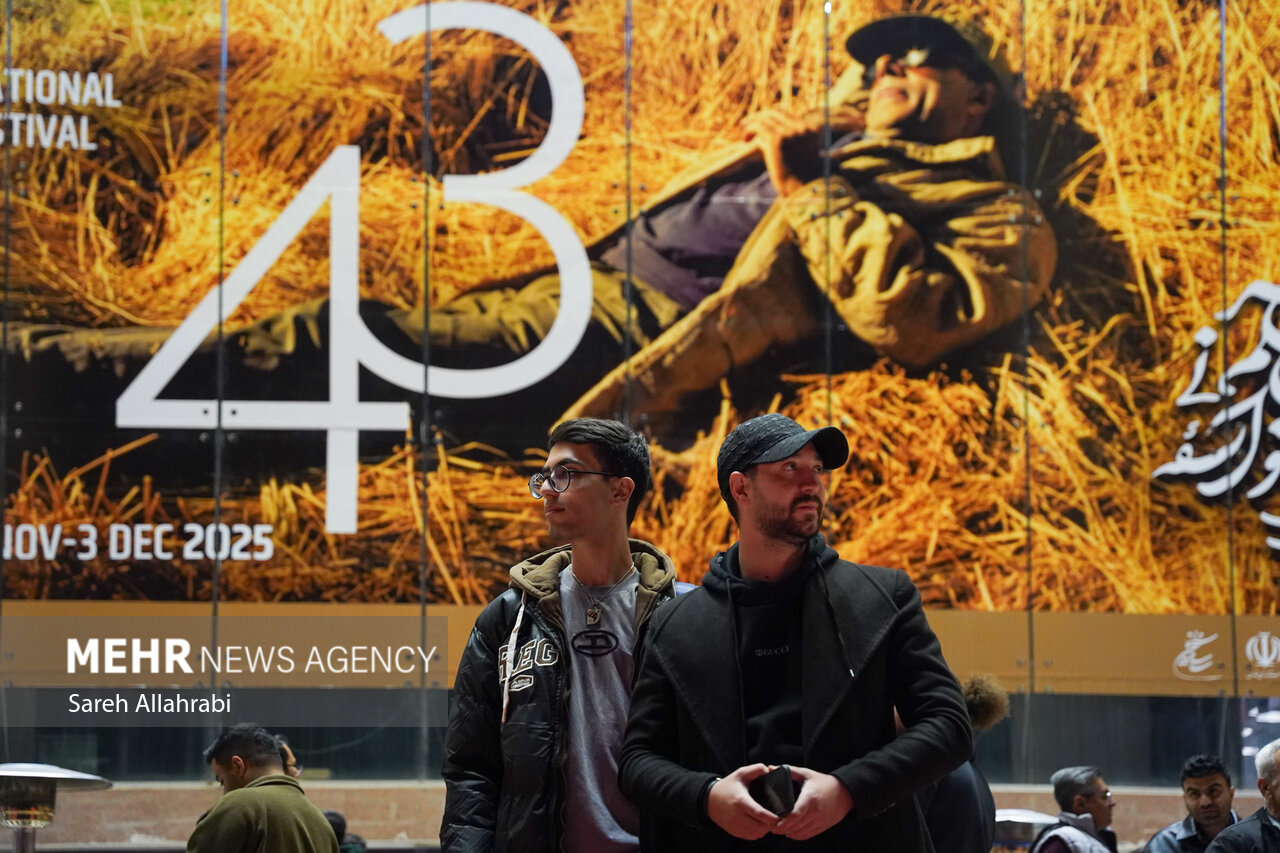 پنجمین روز جشنواره جهانی فیلم فجر در شهر شیراز آغاز شد. پنجمین روز جشنواره جهانی فیلم فجر در شهر شیراز آغاز شد.