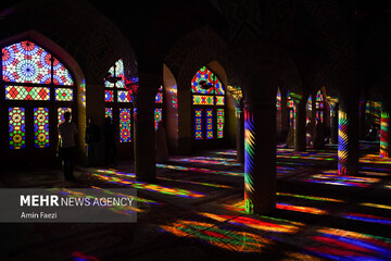 Dünyanın en renkli camisi "Nasır el-Mülk"