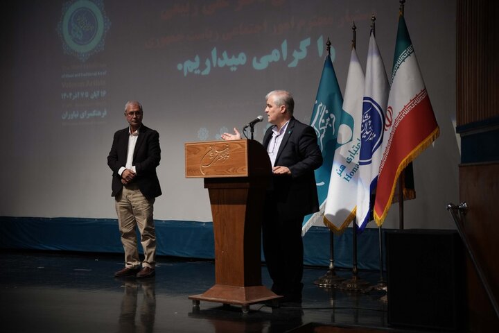 نمایشگاه هنرمندان پیشکسوت تمام شد؛ درخواستی برای بازار هنری پیشکسوتان نمایشگاه هنرمندان پیشکسوت تمام شد؛ درخواستی برای بازار هنری پیشکسوتان