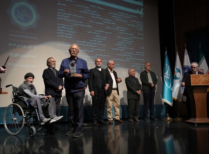 نمایشگاه هنرمندان پیشکسوت تمام شد؛ درخواستی برای بازار هنری پیشکسوتان