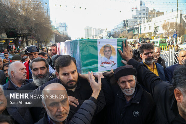 مراسم تشییع پیکر جانباز سرافراز «قاسم علیزاده» در مشهد