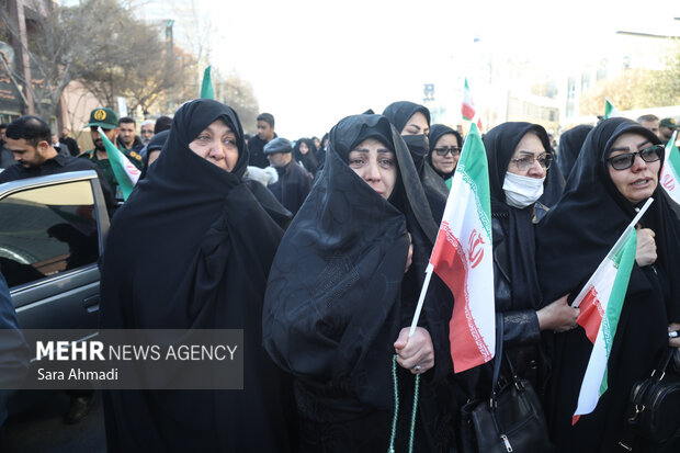 مراسم تشییع پیکر جانباز سرافراز «قاسم علیزاده» در مشهد