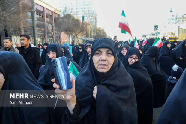 مراسم تشییع پیکر جانباز سرافراز «قاسم علیزاده» در مشهد