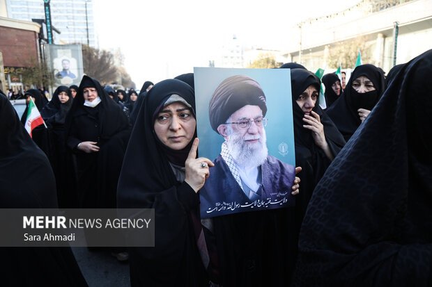 مراسم تشییع پیکر جانباز سرافراز «قاسم علیزاده» در مشهد