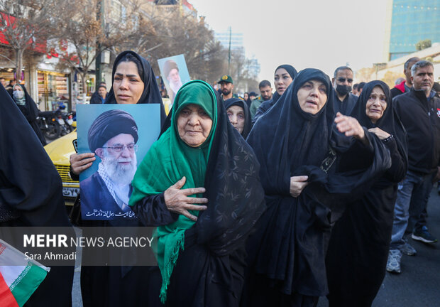 مراسم تشییع پیکر جانباز سرافراز «قاسم علیزاده» در مشهد