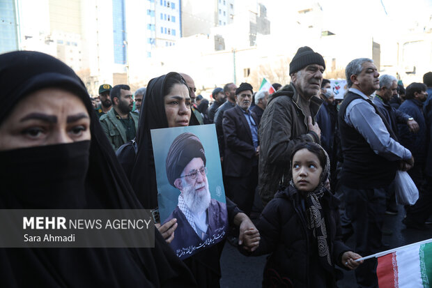 مراسم تشییع پیکر جانباز سرافراز «قاسم علیزاده» در مشهد