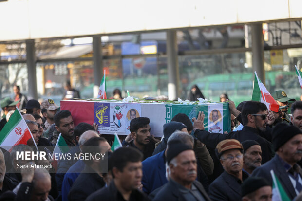 مراسم تشییع پیکر جانباز سرافراز «قاسم علیزاده» در مشهد