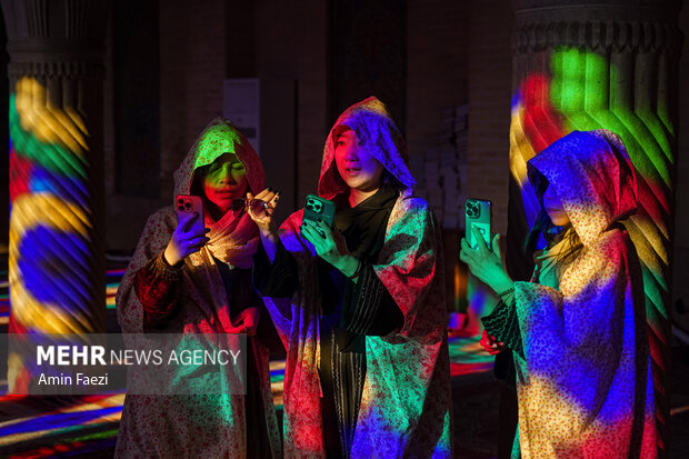 حضور گردشگران در مسجد نصیرالملک شیراز