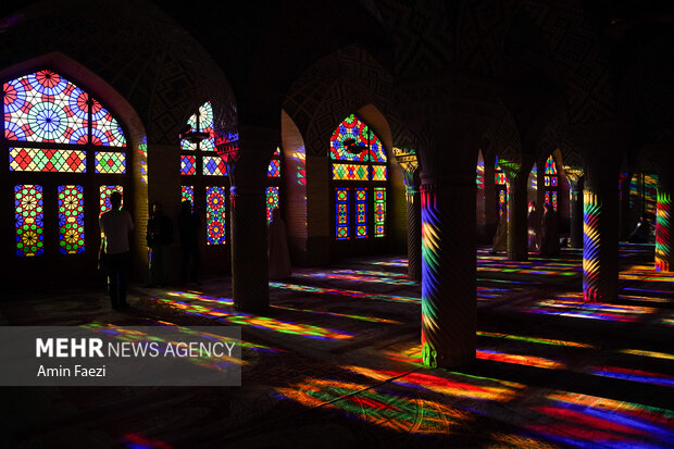 حضور گردشگران در مسجد نصیرالملک شیراز