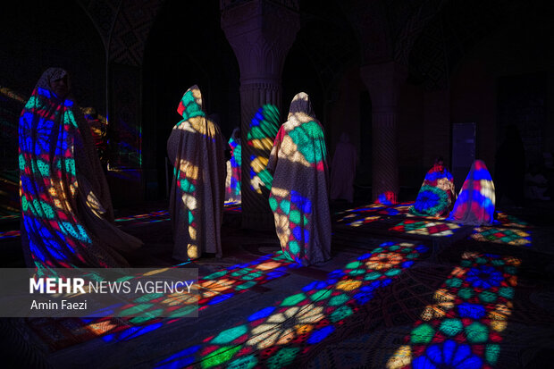 حضور گردشگران در مسجد نصیرالملک شیراز