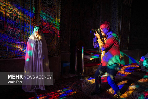 حضور گردشگران در مسجد نصیرالملک شیراز