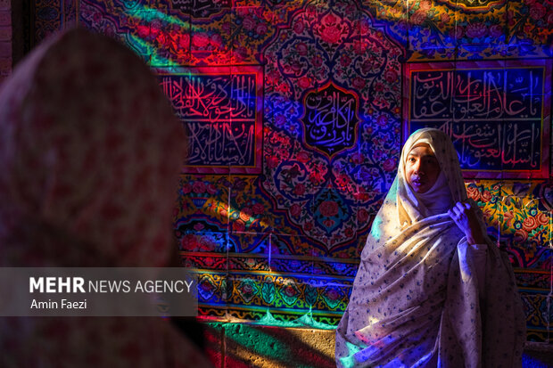 حضور گردشگران در مسجد نصیرالملک شیراز