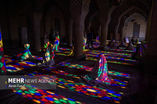 حضور گردشگران در مسجد نصیرالملک شیراز