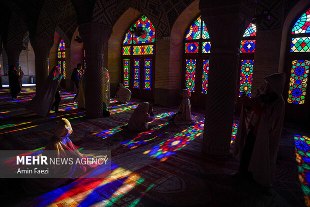 حضور گردشگران در مسجد نصیرالملک شیراز