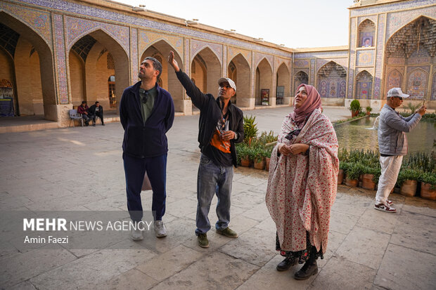 حضور گردشگران در مسجد نصیرالملک شیراز