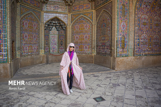 حضور گردشگران در مسجد نصیرالملک شیراز