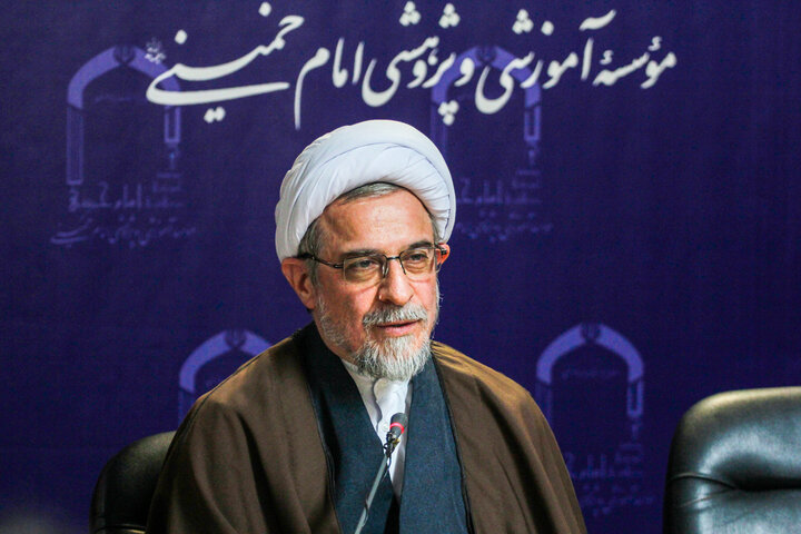 بیان ضعفها و کمبودها در فضای عمومی، دشمن را خوشحال و دلگرم میکند