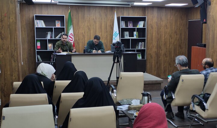 شعر زنان منحصر به کلیشههایی چون فرزندآوری و آشپزخانه نیست