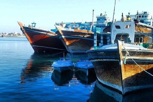 توقیف ۵ لنج صیادی غیر مجاز و کشف بیش از ۵ تن آبزیان صید شده در کیش