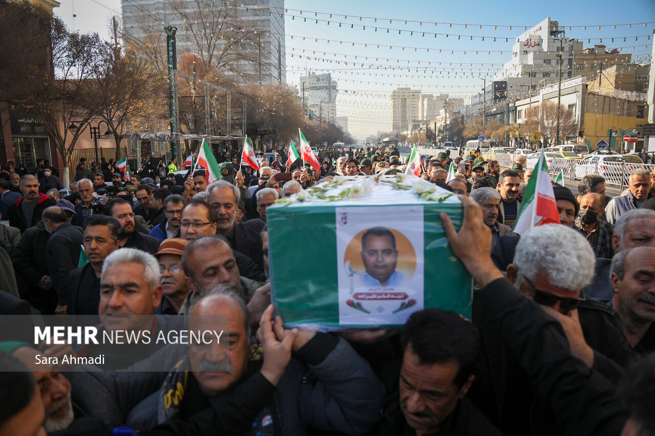 مراسم تشییع پیکر جانباز سرافراز «قاسم علیزاده» در مشهد