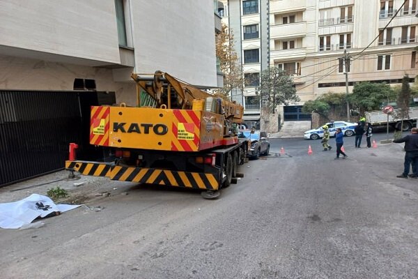 جرثقيل،دستگاه،برخورد،اپراتور،ملكي،خيابان،اورژانس،شيشه