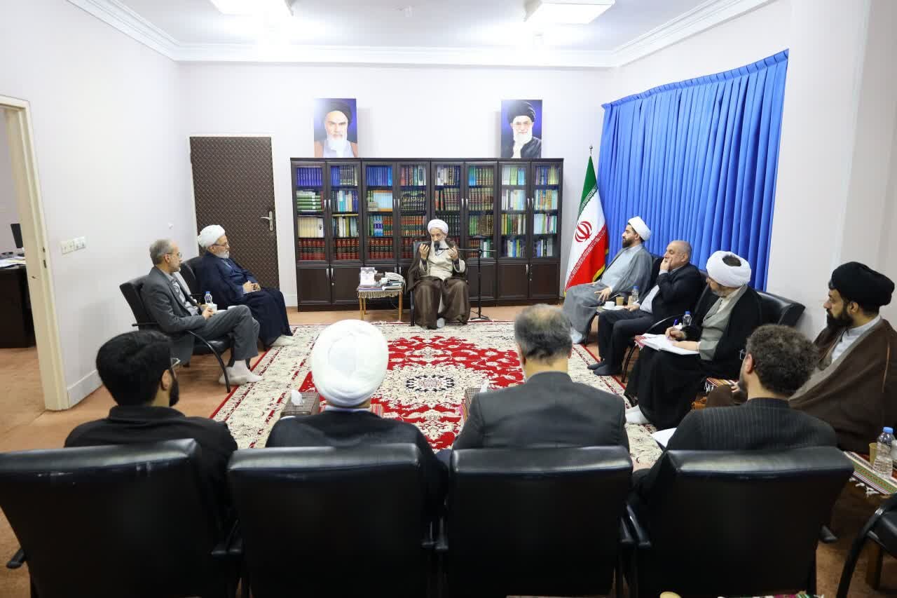 آیت الله لائینی: دانشگاه و حوزه دو قطب فکری و علمی جامعه هستند