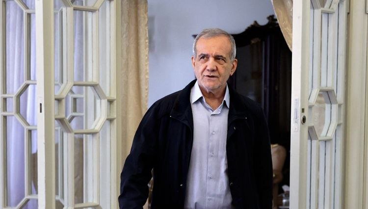 عیادت پزشکیان از سقاب اصفهانی