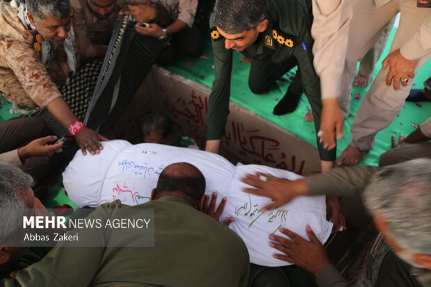 تشییع و خاکسپاری شهید گمنام در میناب