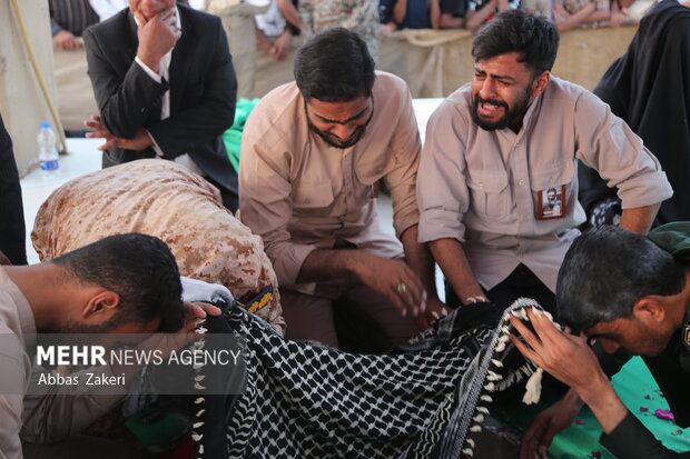 تشییع و خاکسپاری شهید گمنام در میناب