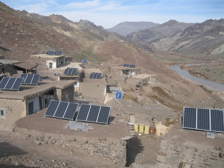 استان زنجان در توسعه نیروگاههای خورشیدی و شبکه برق پایدار پیشتاز است