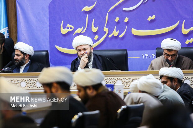 نشست راهبردی عملیات زندگی با آیه ها در قم