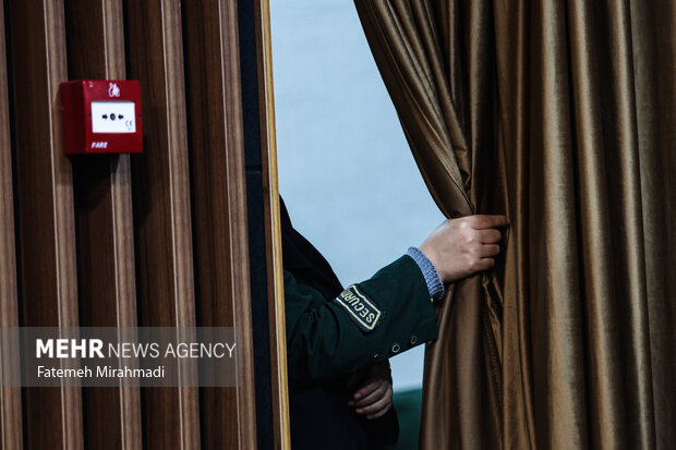 نشست خبری رئیس مجلس شورای اسلامی