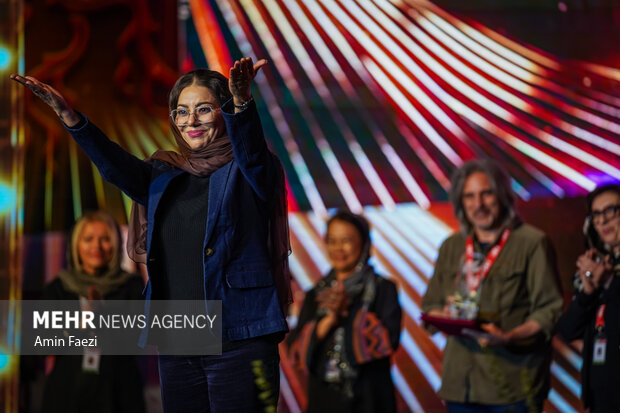 اختتامیه چهل و سومین جشنواره جهانی فیلم فجر در شیراز پایان یافت