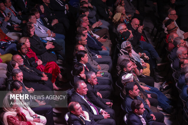 اختتامیه چهل و سومین جشنواره جهانی فیلم فجر در شیراز پایان یافت