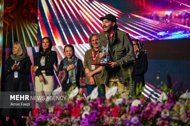 اختتامیه چهل و سومین جشنواره جهانی فیلم فجر در شیراز پایان یافت