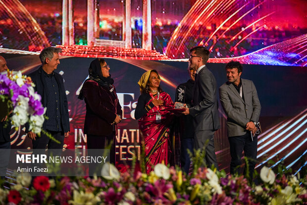 اختتامیه چهل و سومین جشنواره جهانی فیلم فجر در شیراز پایان یافت