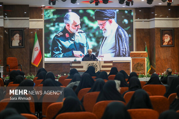 مراسم اختتامیه دوره توانمندسازی بانوان ومدیران کانون‌های بسیج خواهران اقشار سراسر کشور در مشهد