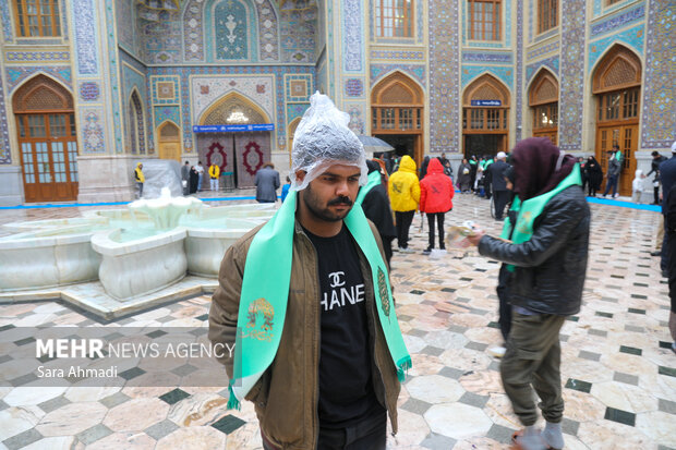 حال و هوای بارانی حرم مطهر رضوی