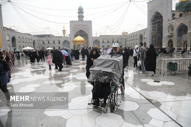 حال و هوای بارانی حرم مطهر رضوی