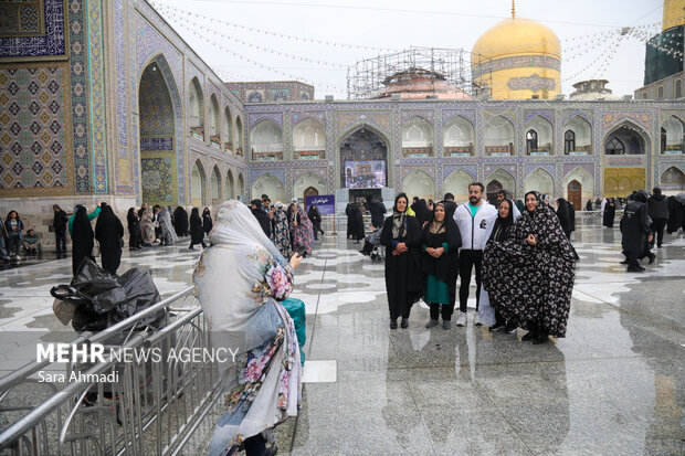 حال و هوای بارانی حرم مطهر رضوی